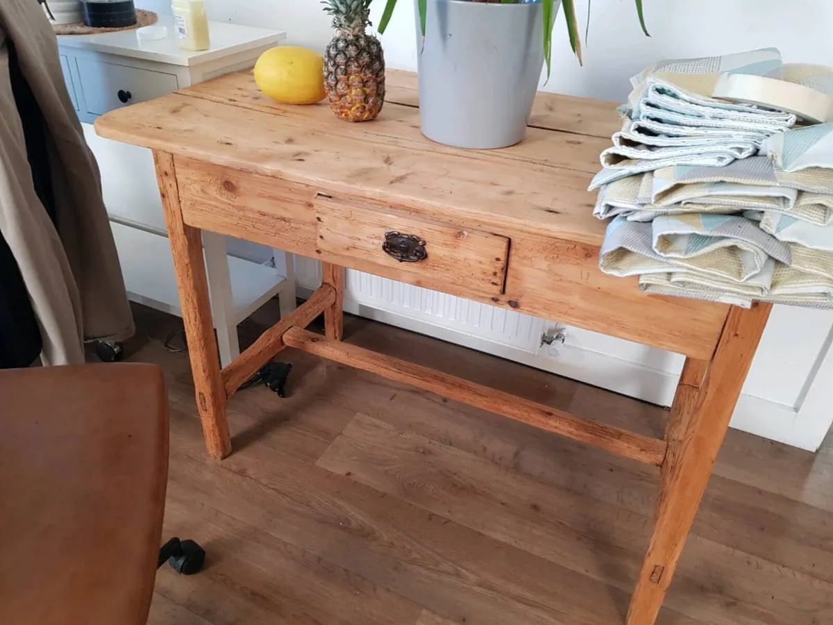 Antique oak table ( RESTORED) - Image 1