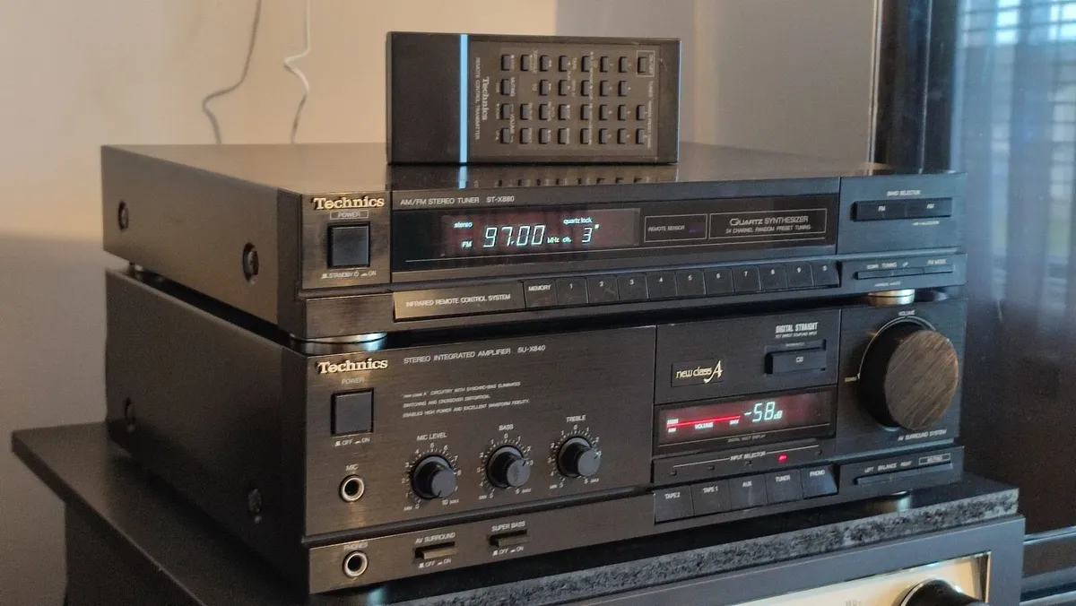 Midi TECHNICS SU-X840 amplifier + Tuner. Remote! - Image 1