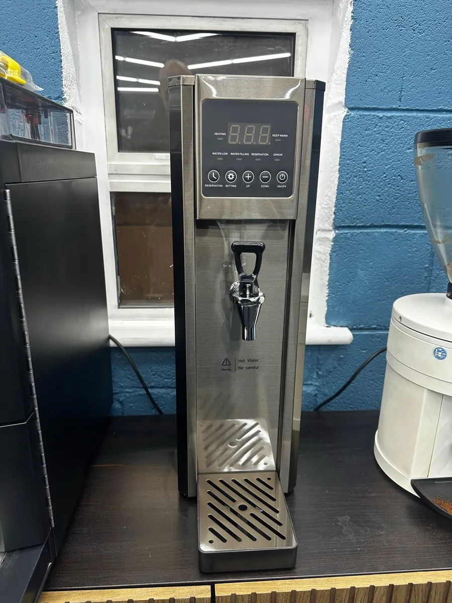 Brand new in box Hot Water Boiler - Image 1