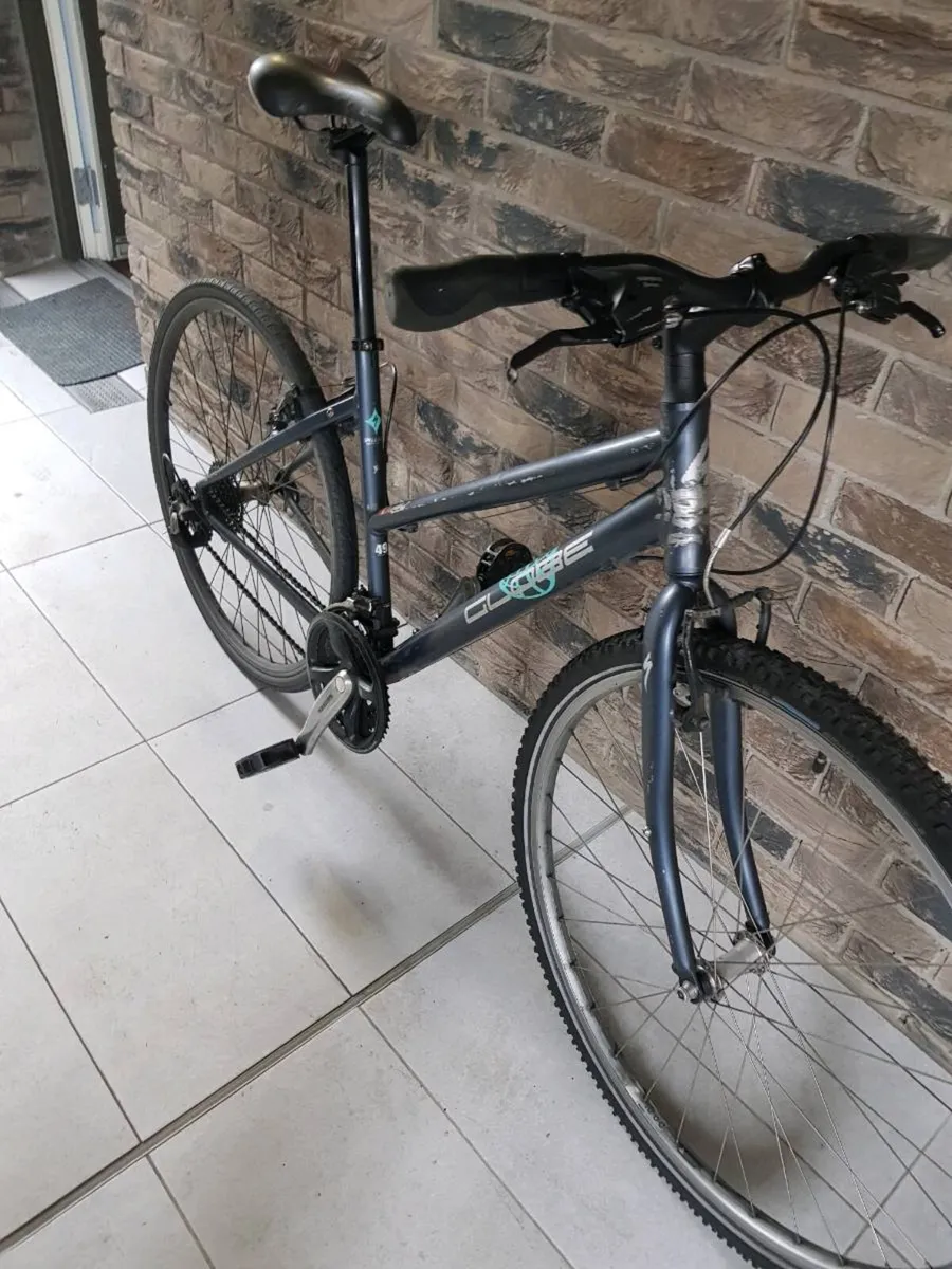 Specialized ladies hybrid