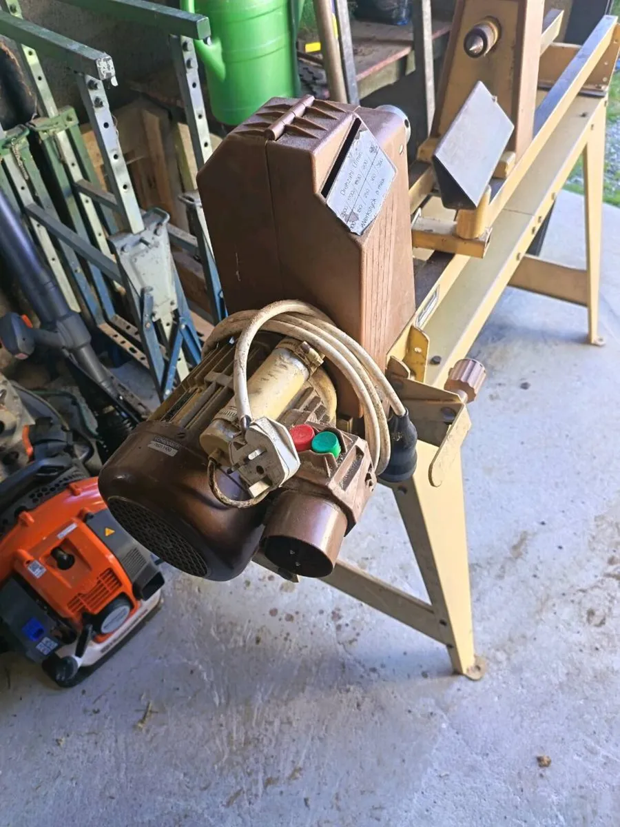 Wood working lathe - Image 1