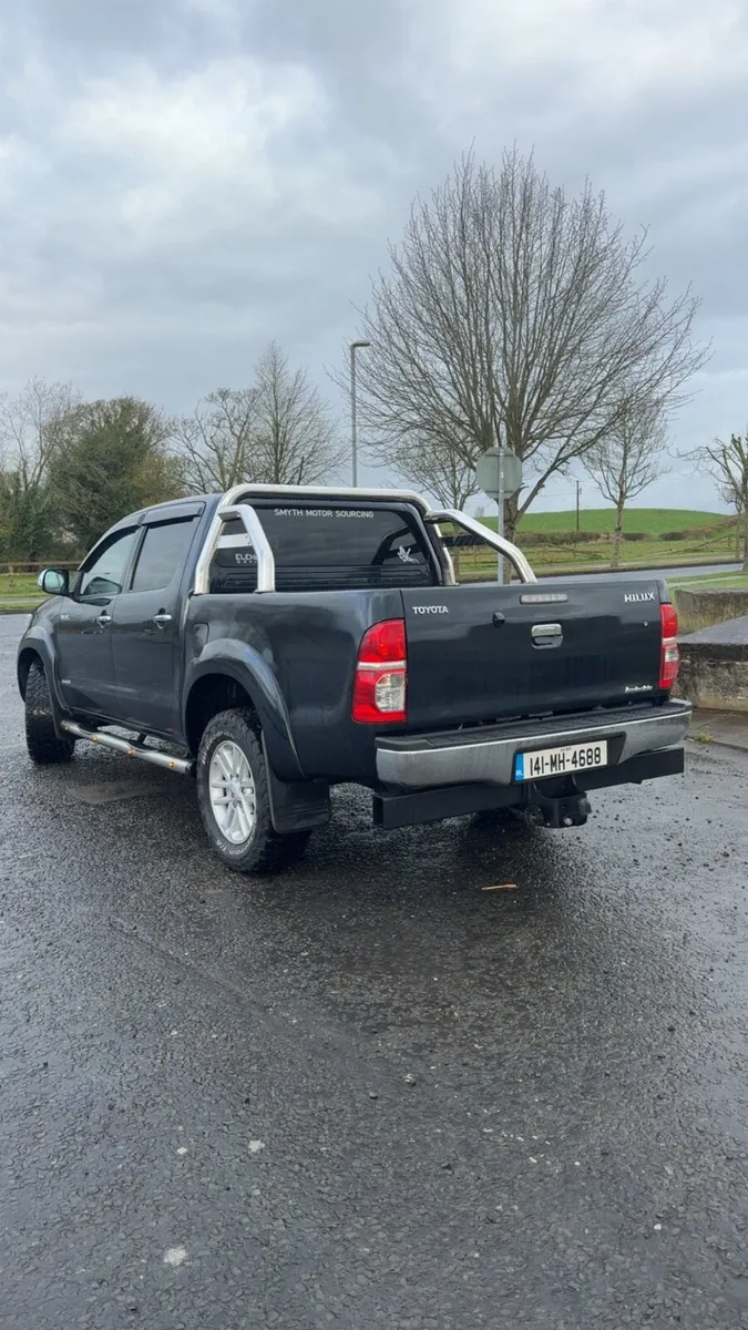 Toyota Hilux Invincible - Image 3
