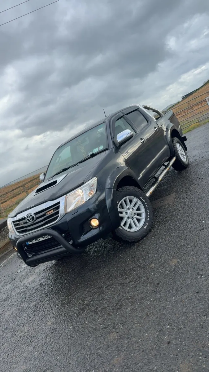 Toyota Hilux Invincible - Image 4