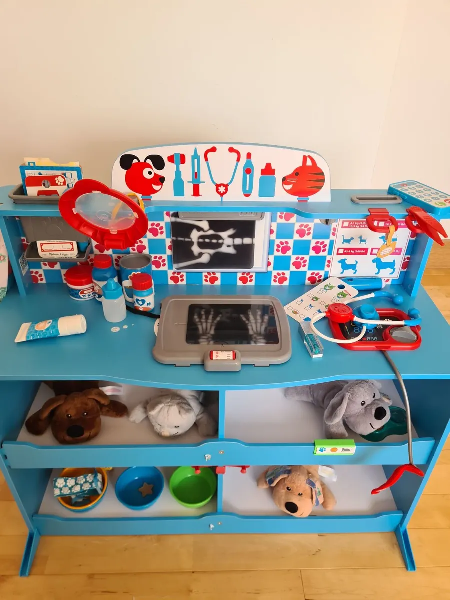 Mellisa and Doug Vet Centre - Image 1