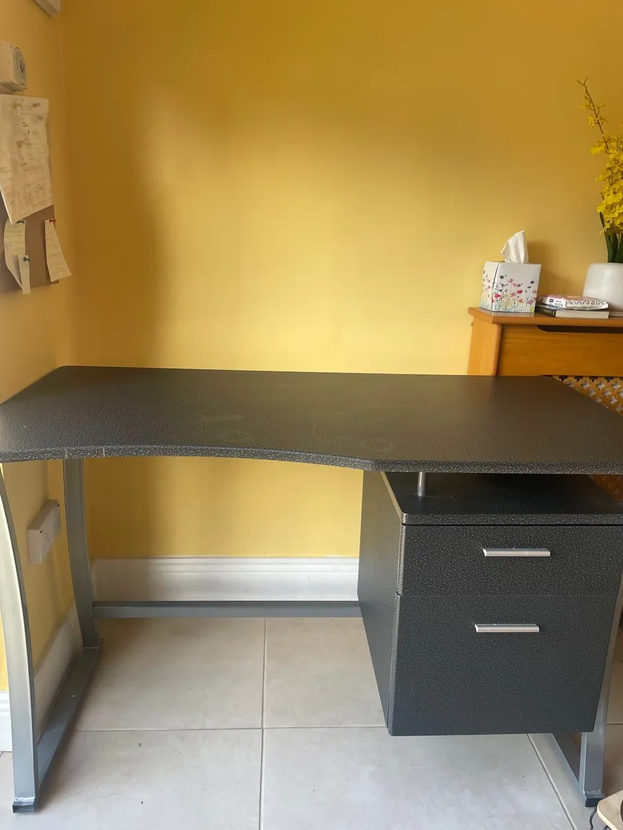 Office Desk - Image 1