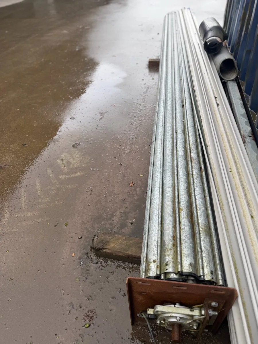 Roller door - Image 3