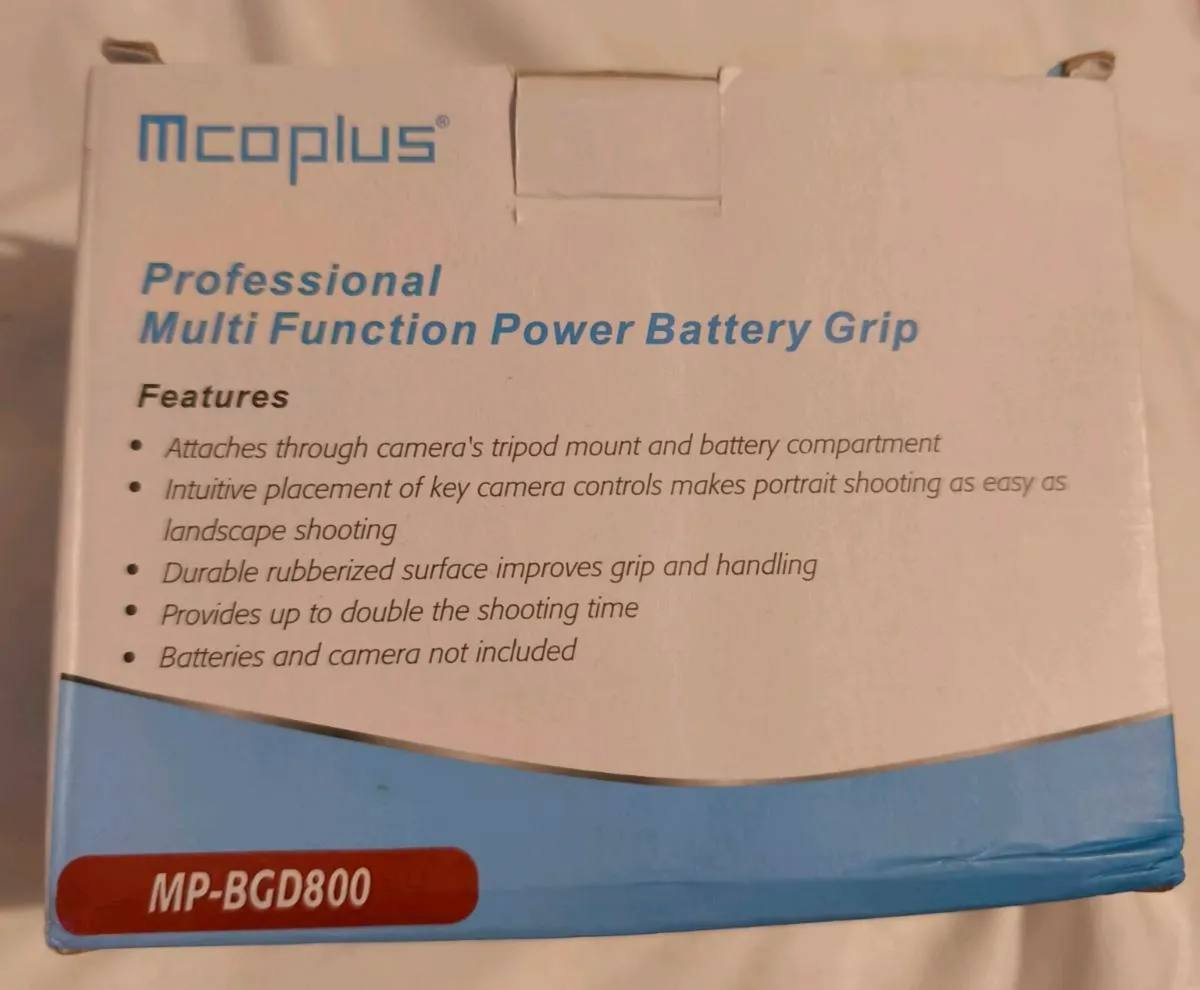 Nikon D800/810 battery grip - Image 1