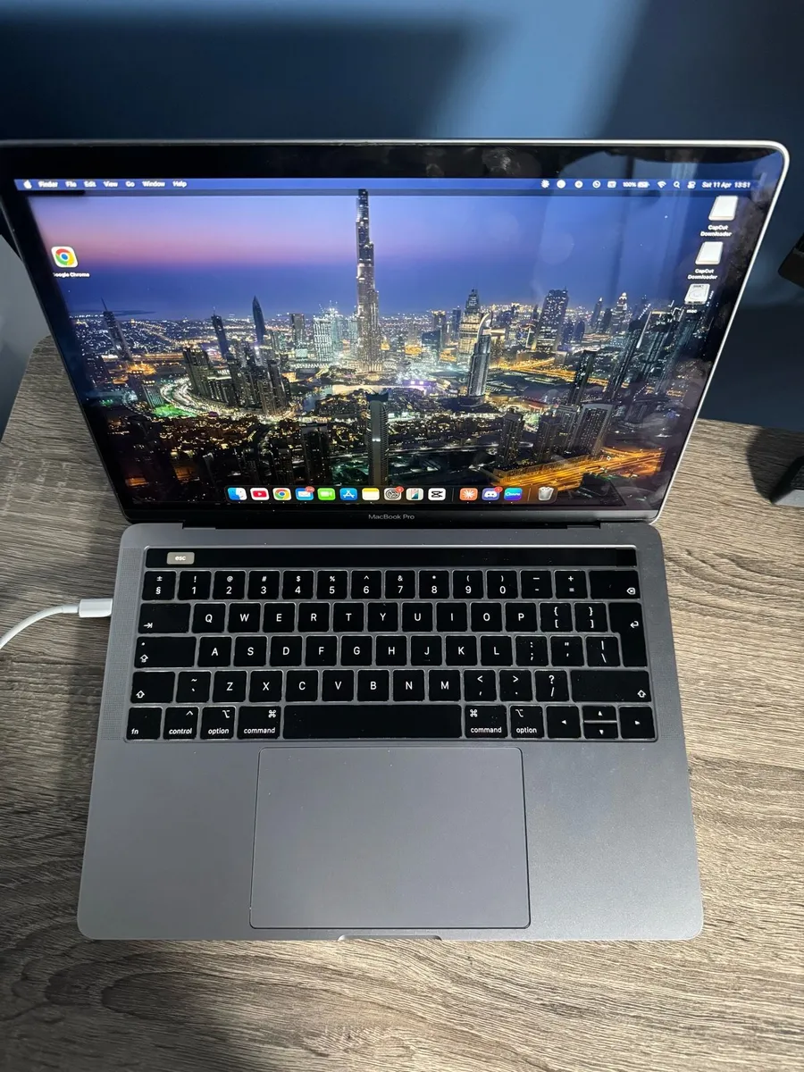 Apple MacBook Pro 13.3” - Touch Bar 8gb Space grey - Image 2