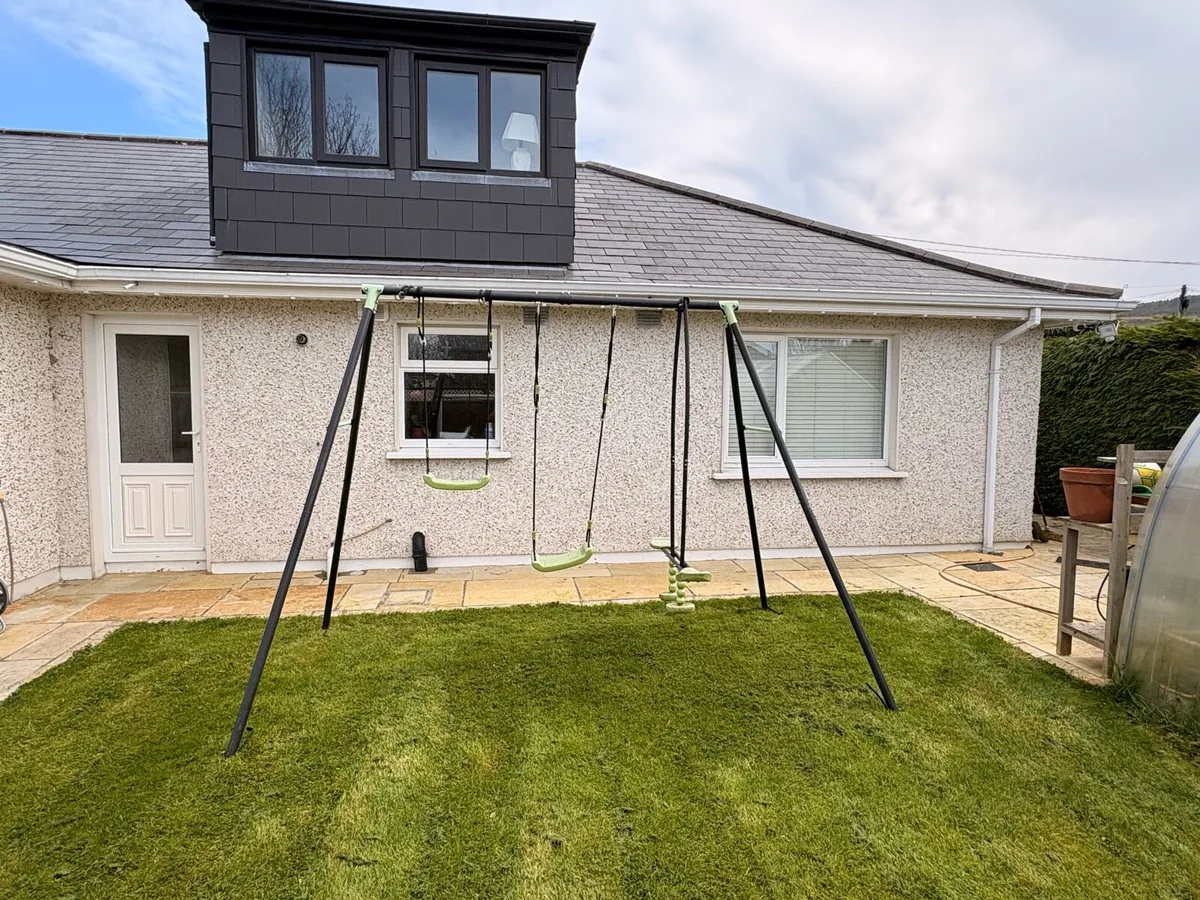 Swing set - Image 1