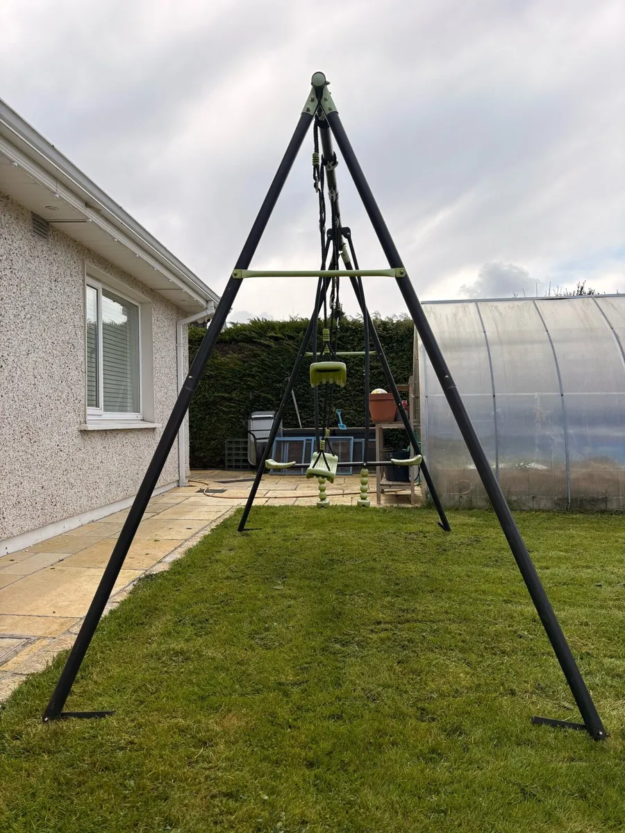 Swing set - Image 2