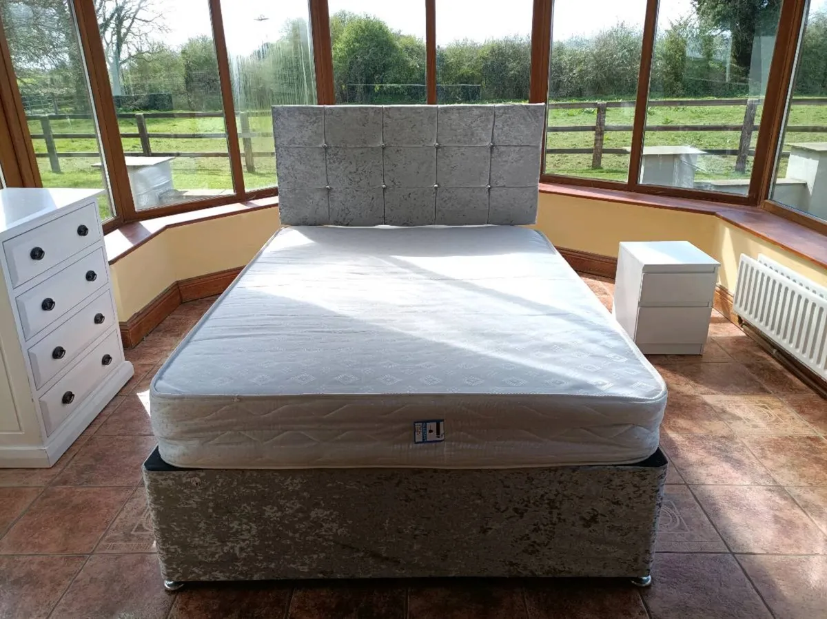 Double bed - Image 1