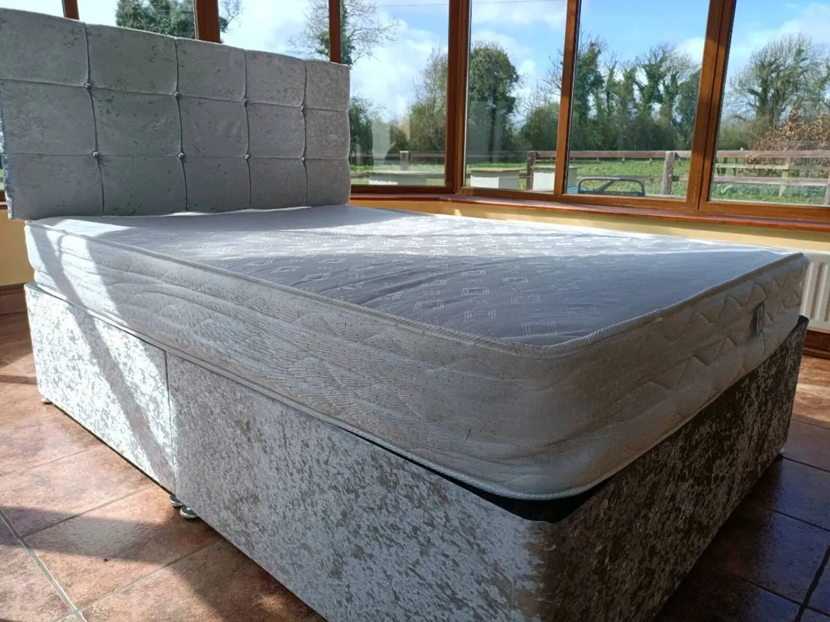 Double bed - Image 2