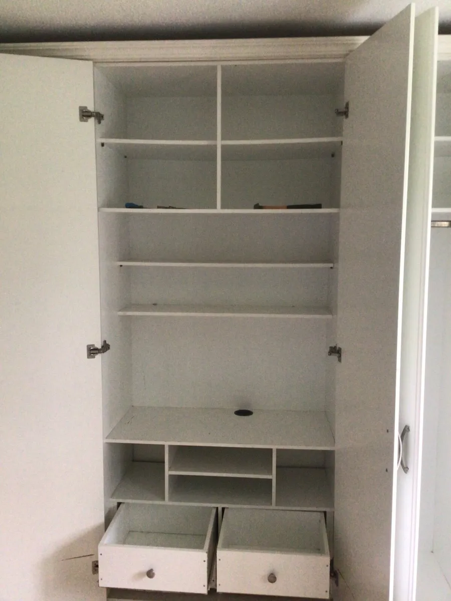 Wardrobe carcass & 6 doors - Image 4