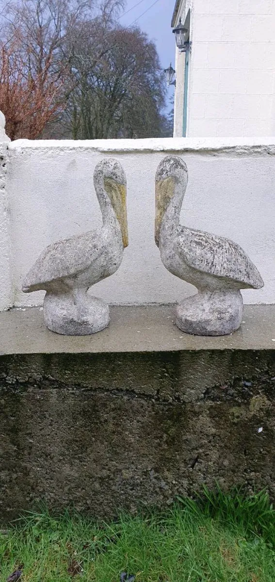 Pair of vintage concrete pelicans - Image 4