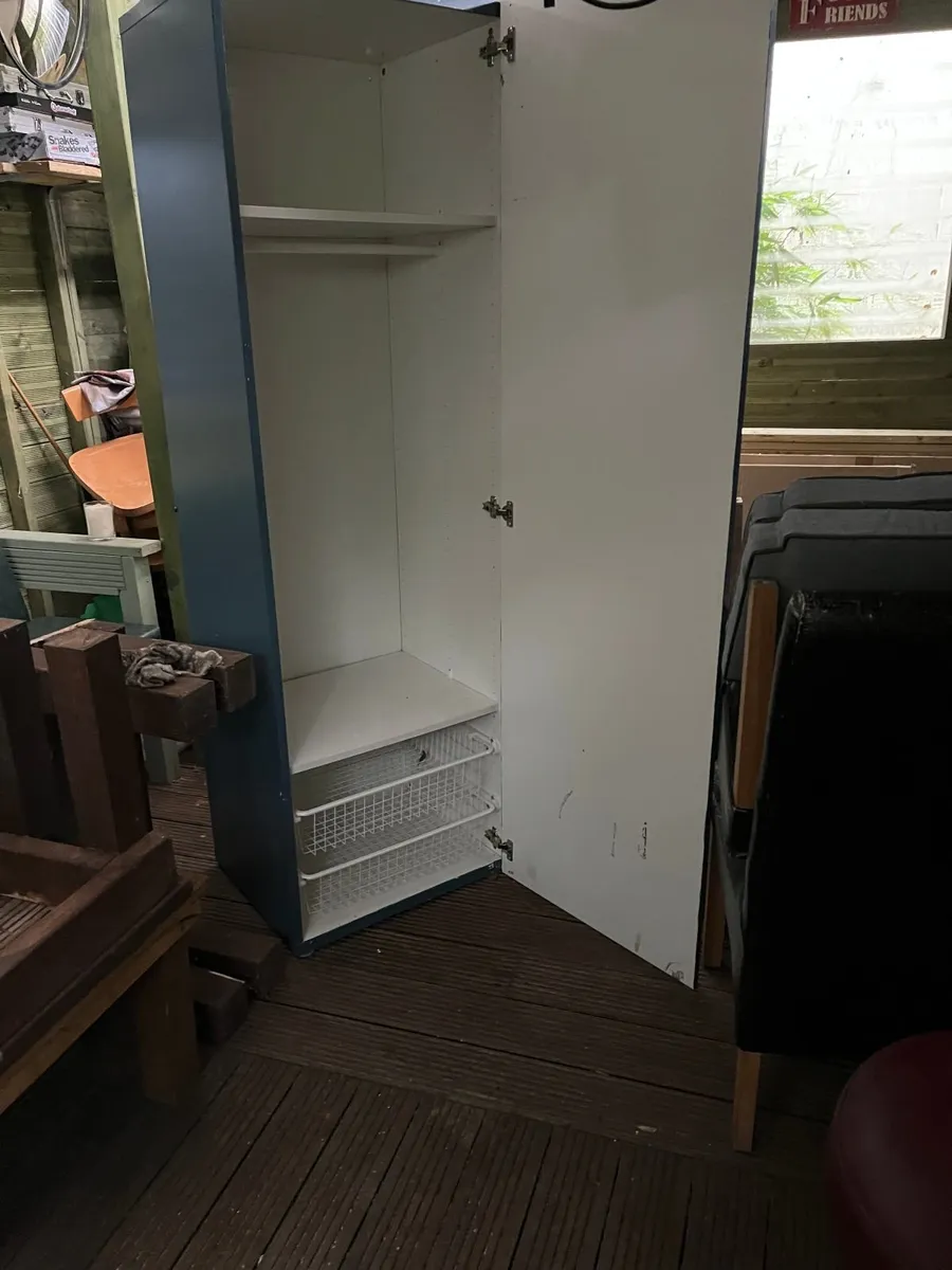 Bedroom furniture. - Image 1