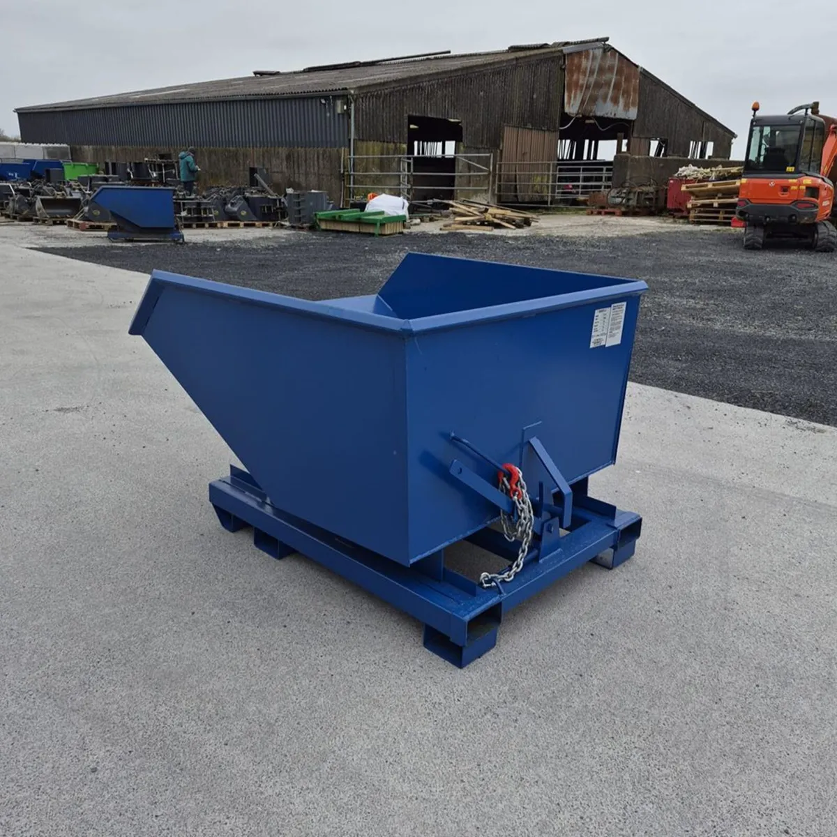 750L Tipping Skips - Image 4