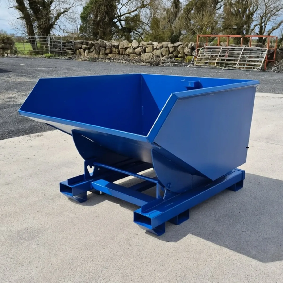 750L Tipping Skips - Image 2