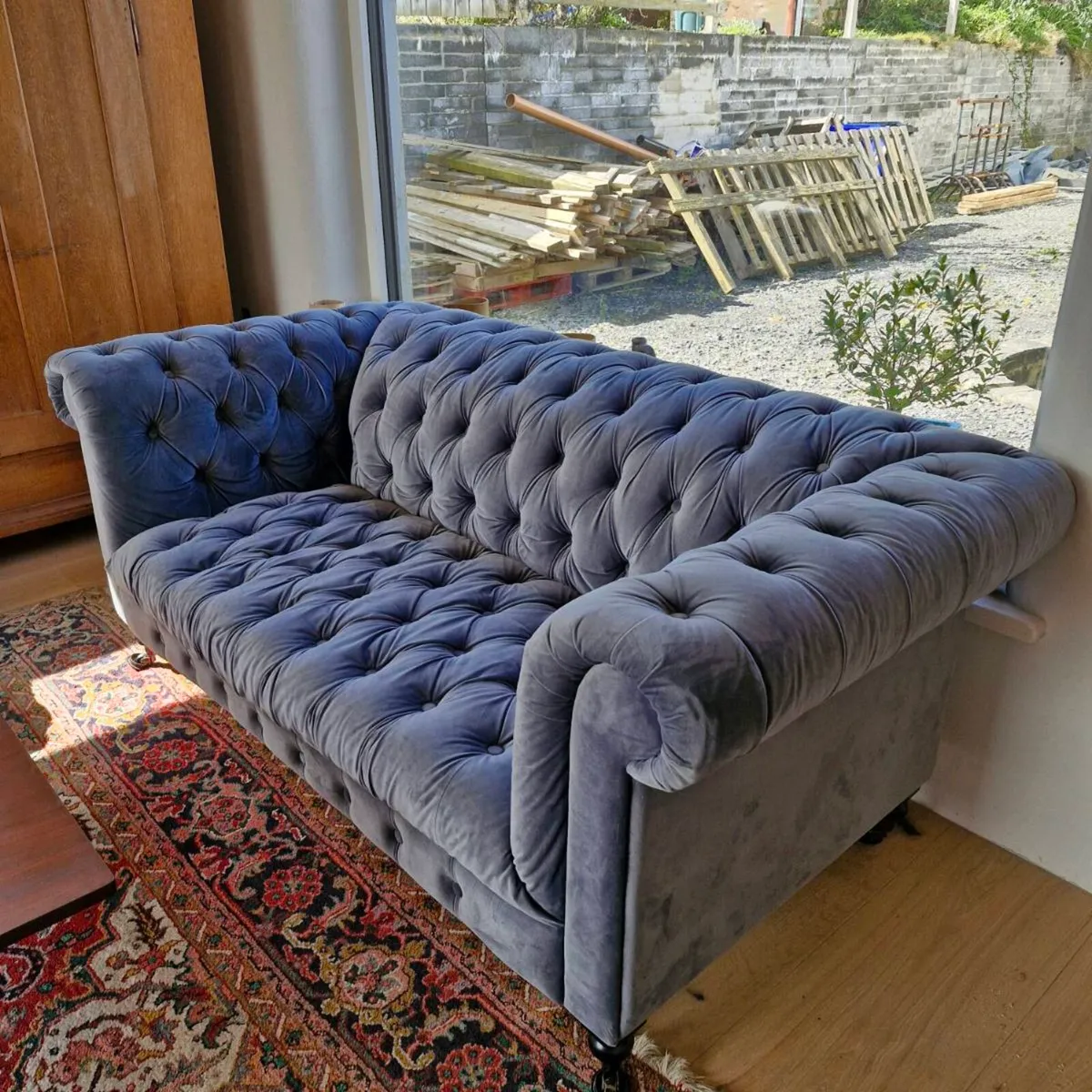 Chesterfield sofas - Image 2