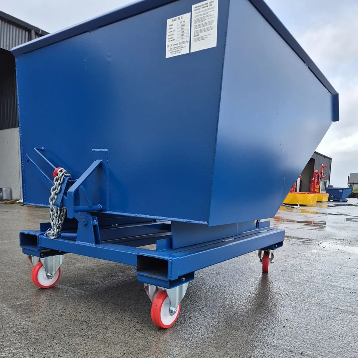 1750L tipping skips - Image 3