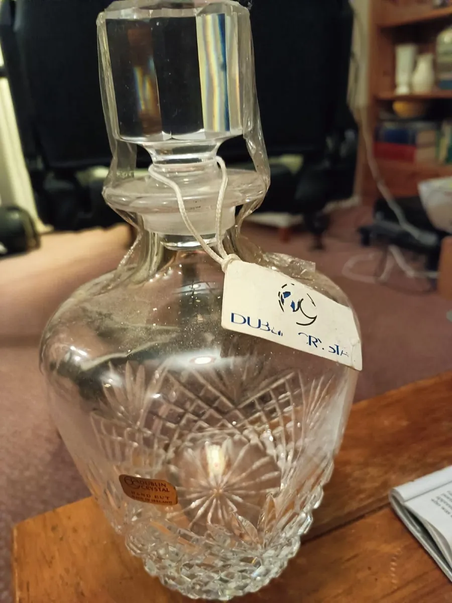 1 Dublin Crystal wine decanter with 4 glasses. - Image 1