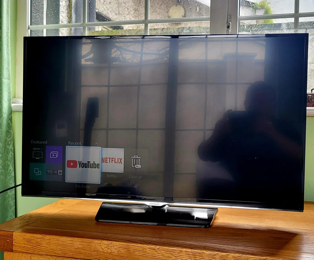 Samsung 32inch smart tv - Image 1