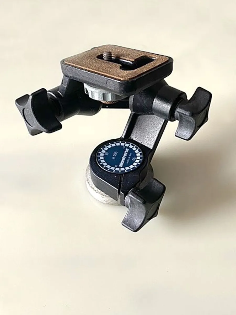 Manfrotto 190 tripod with additional head - Image 3