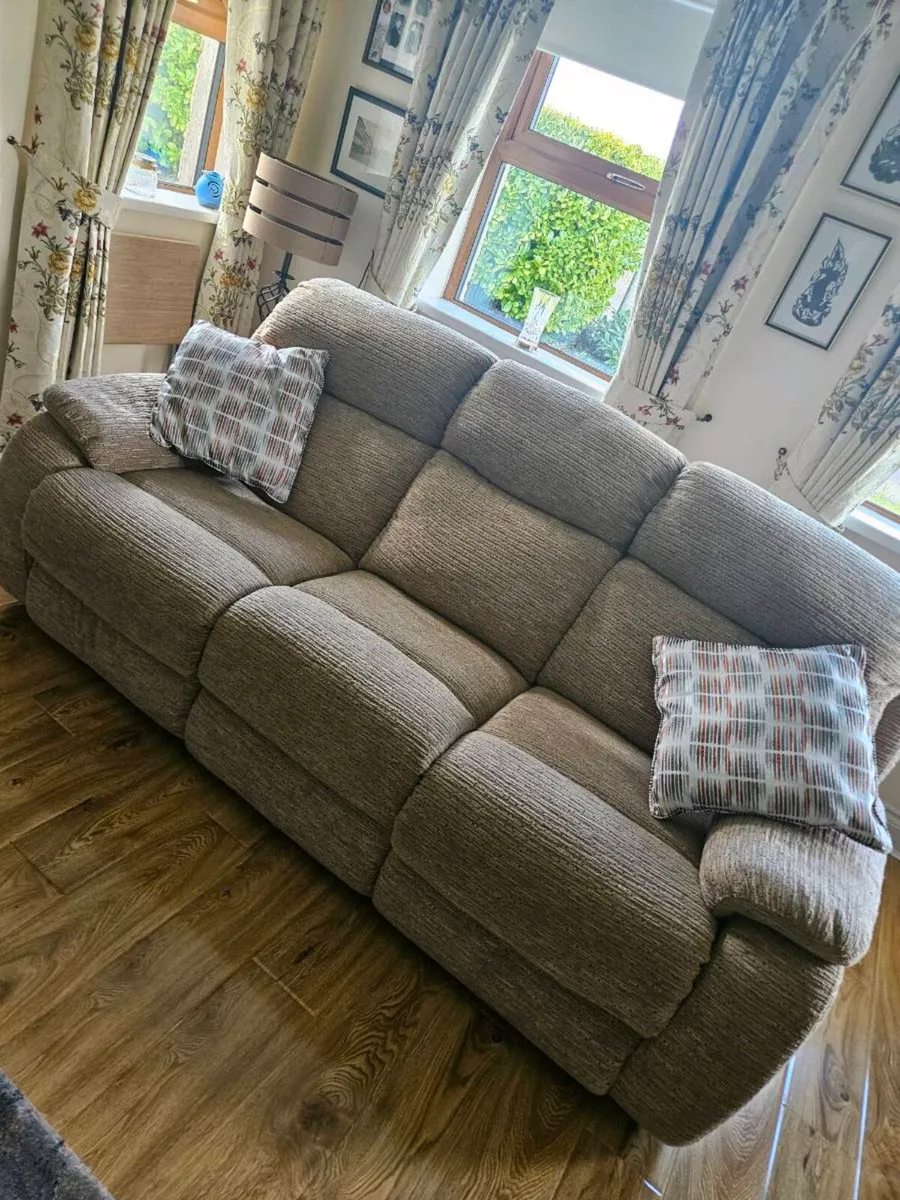 Cream 3 piece couch - Image 1