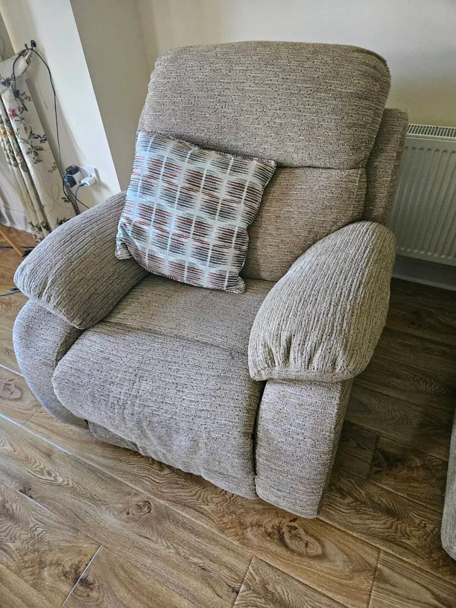 Cream 3 piece couch - Image 3