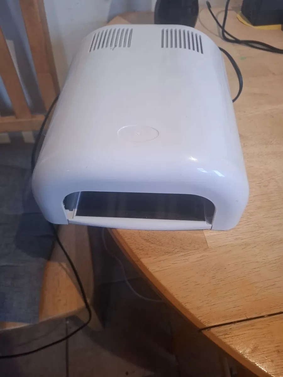 Gel nail and acrylic equipment - Image 1