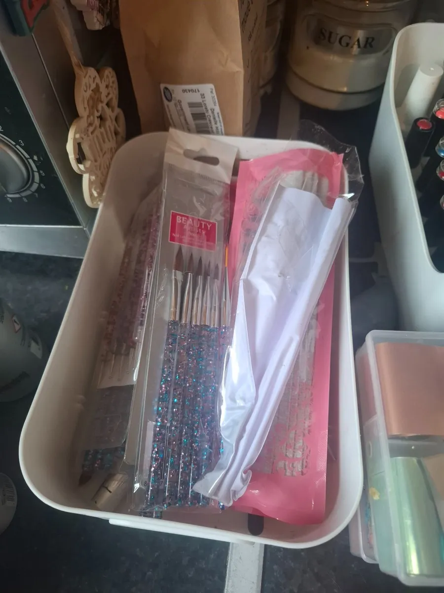 Gel nail and acrylic equipment - Image 3