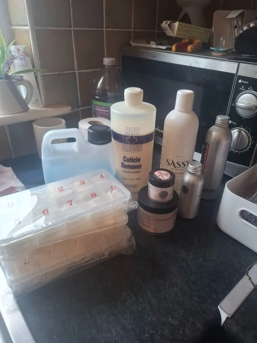 Gel nail and acrylic equipment - Image 4