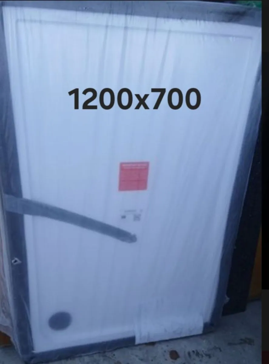 New 1200 x 700 Shower tray and 700mm screen/end pa - Image 1
