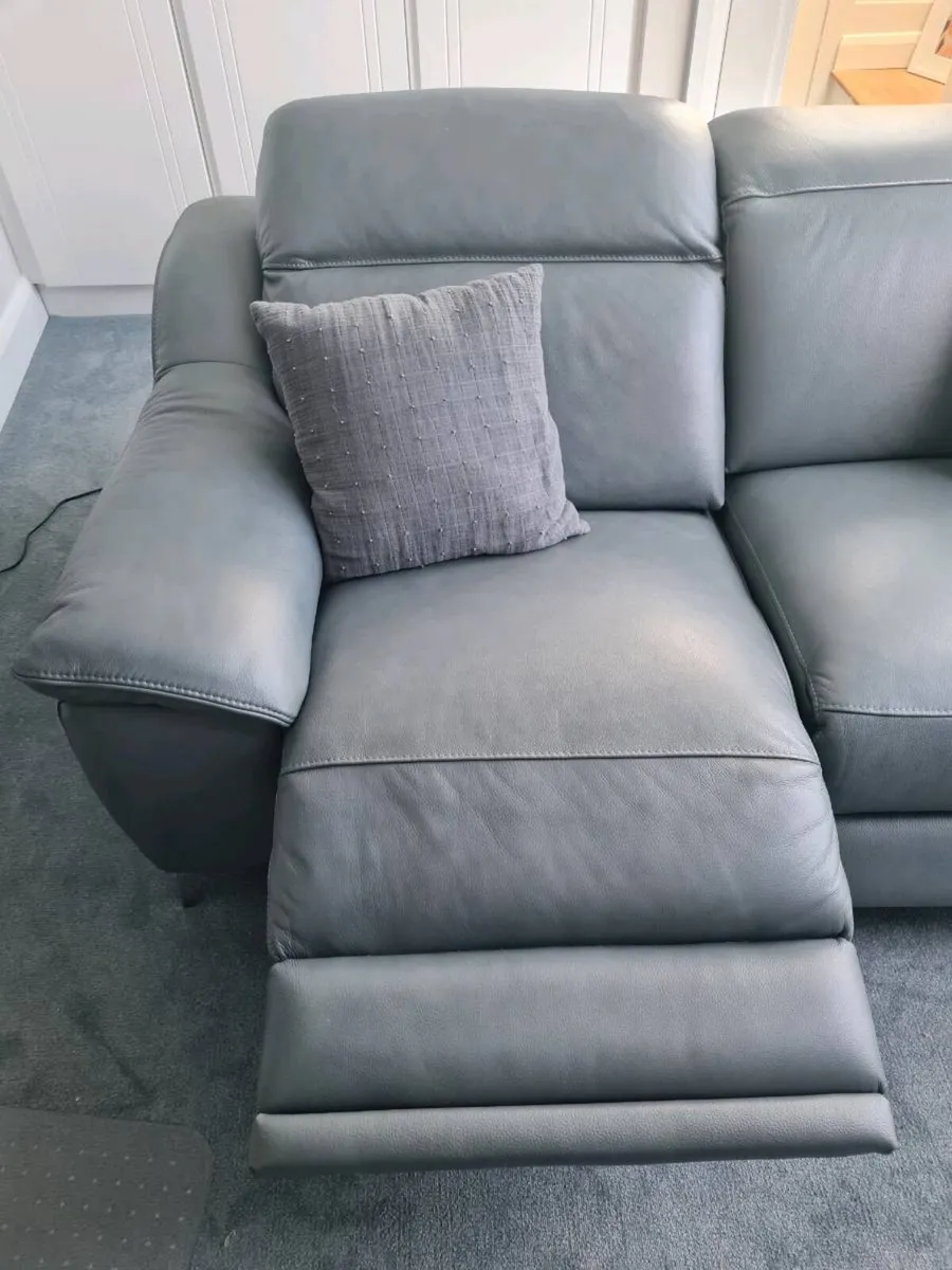 Electric reclining sofa- EZ Living - Image 4