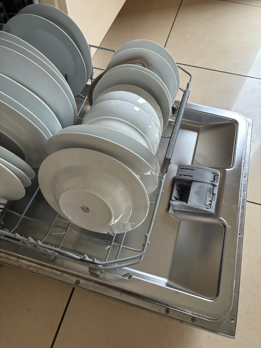 Siemens Dishwasher and American fridge freezer - Image 2