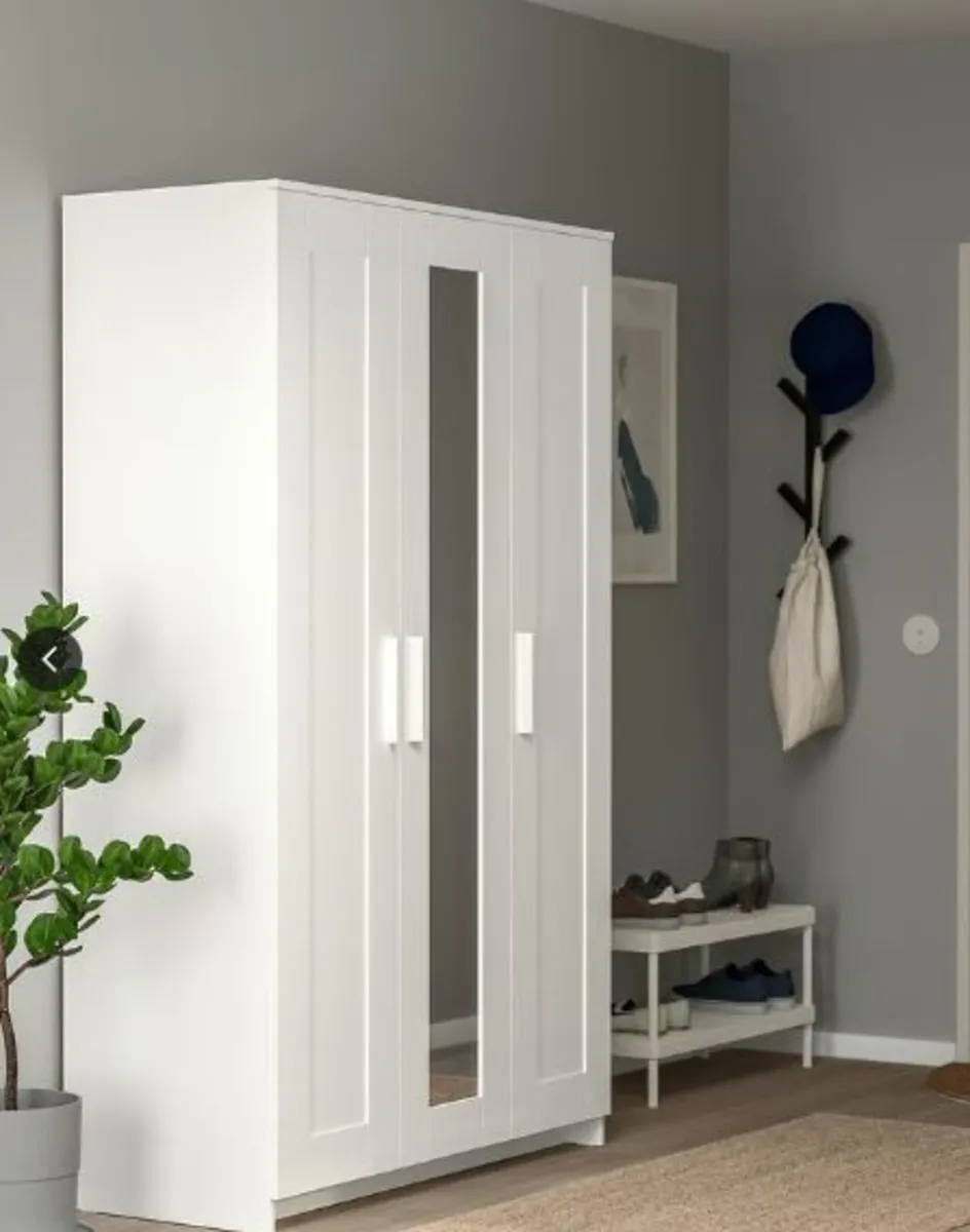 Wardrobe with 3 doors - Image 1