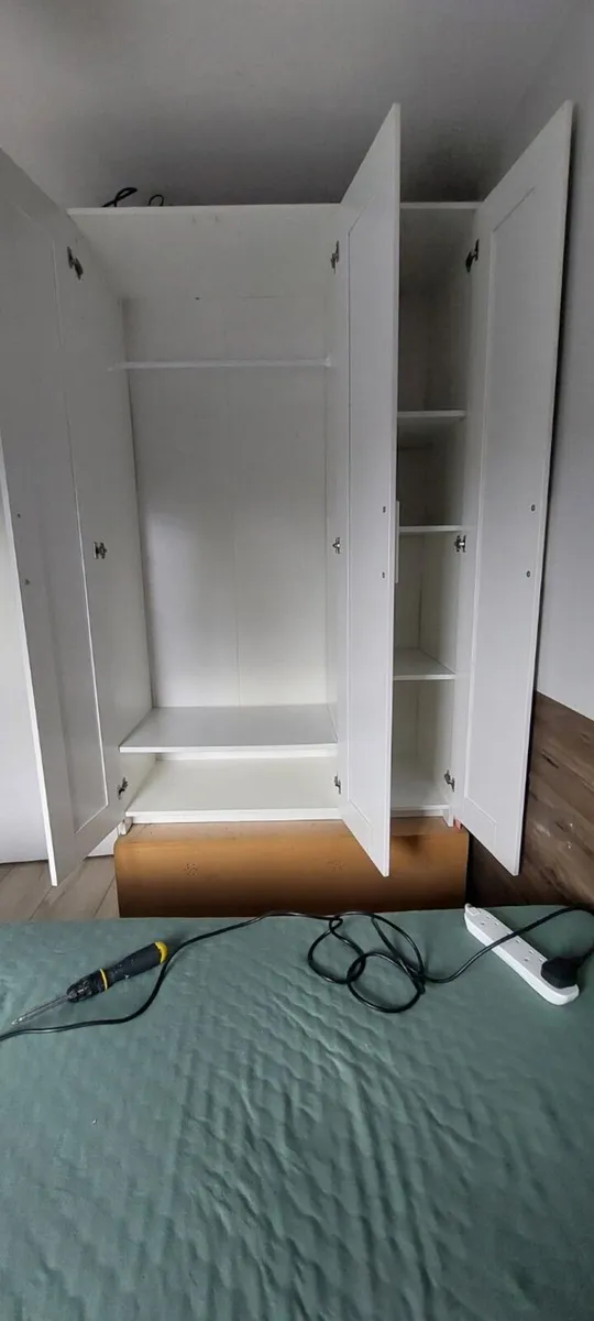 Wardrobe with 3 doors - Image 4