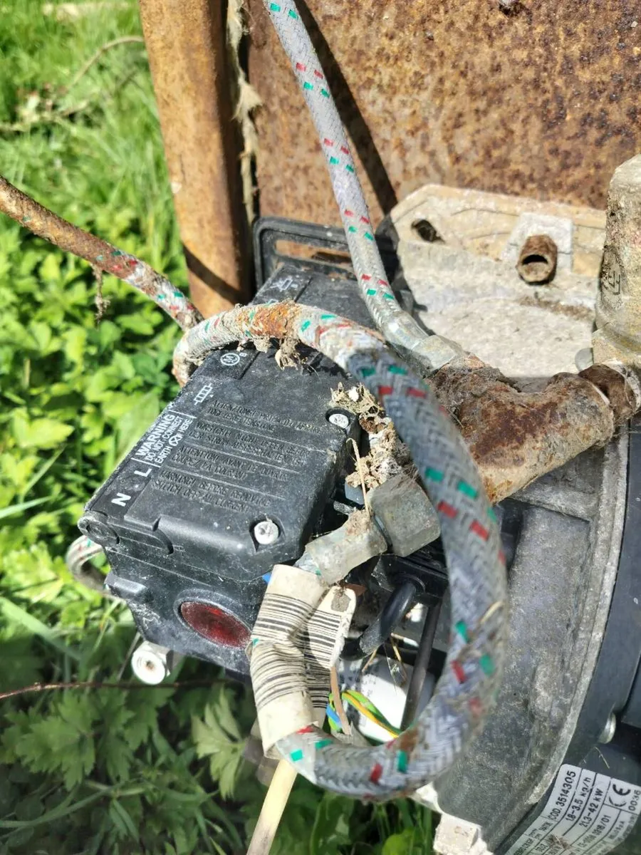 Oil Tank + Firebird Burner/Boiler Parts - Image 3