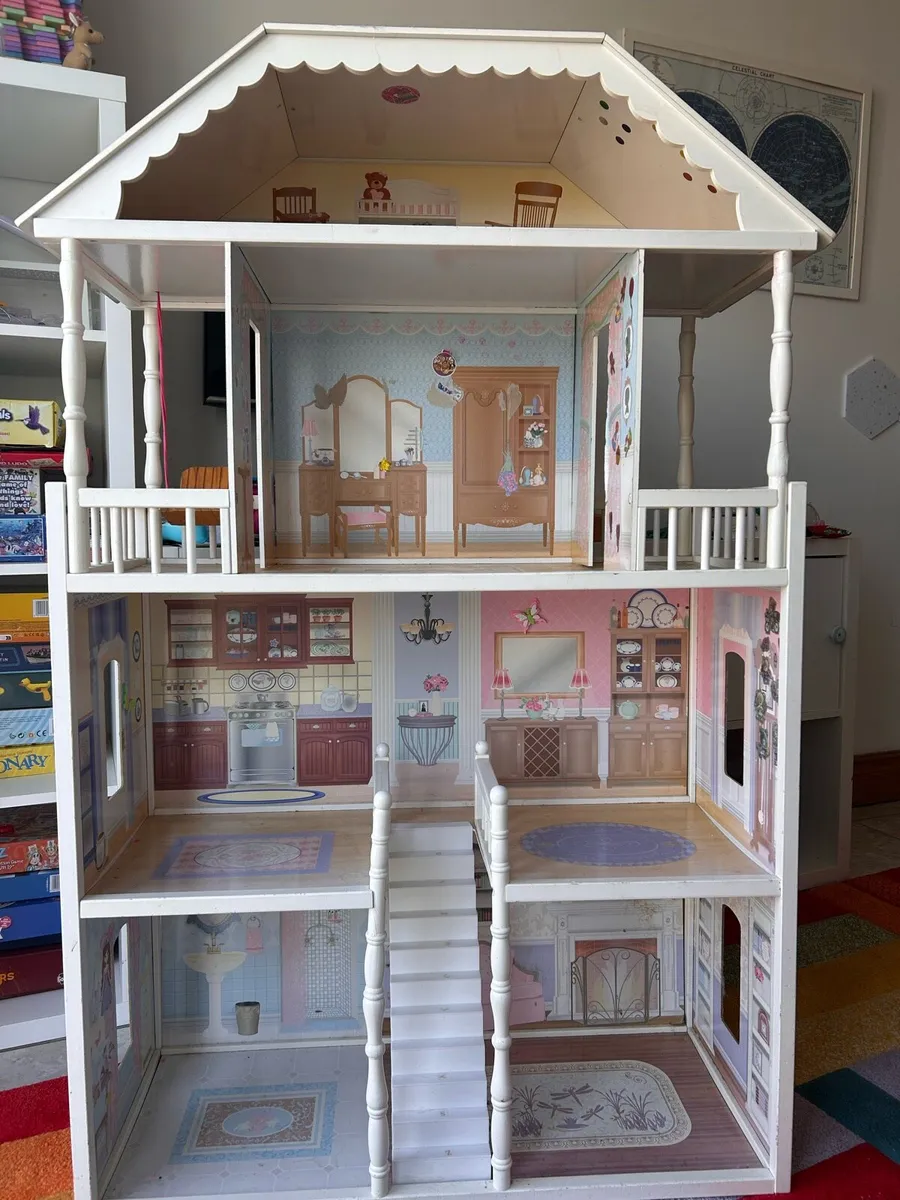 Large doll house - Image 1