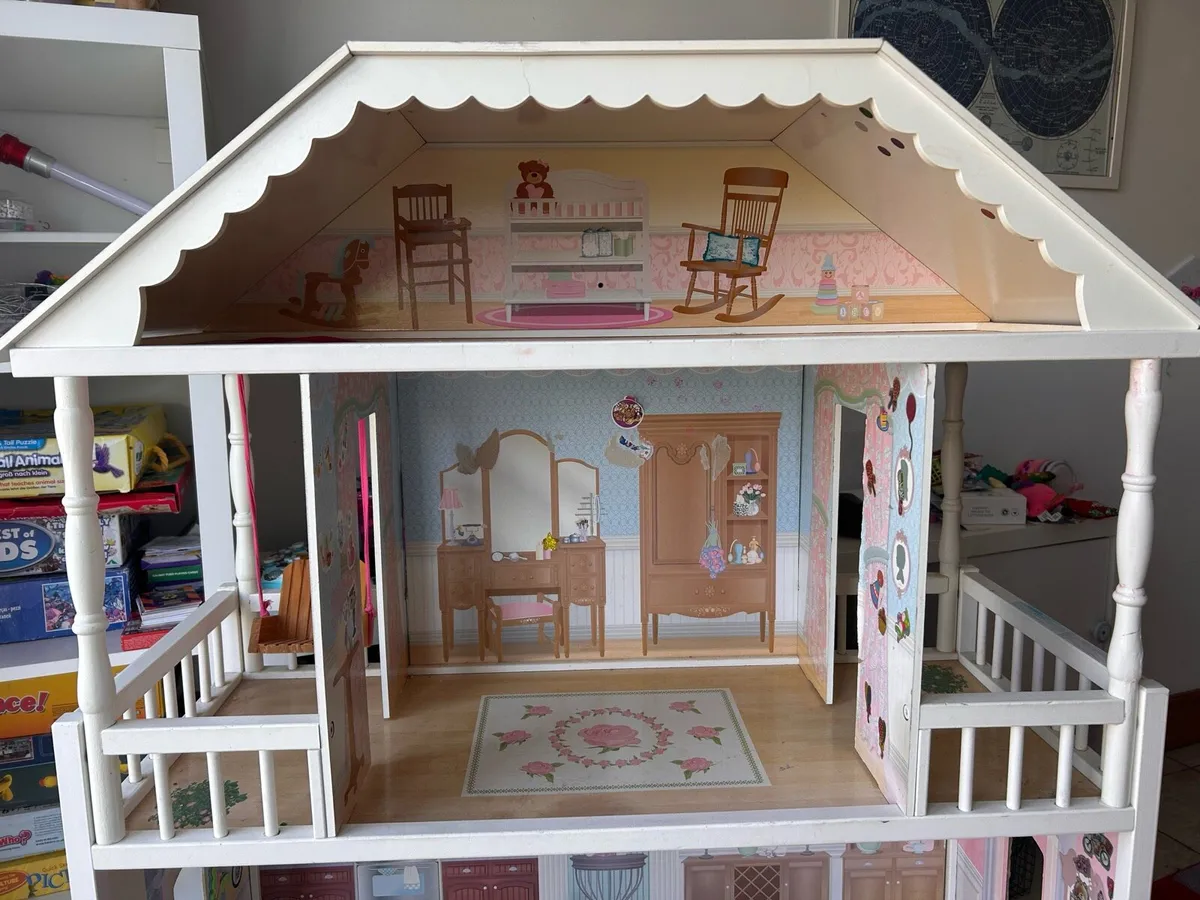 Large doll house - Image 2