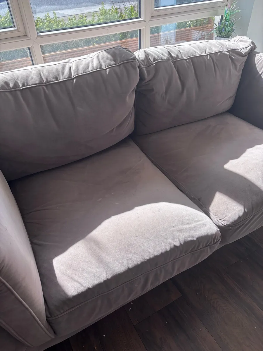 Stylish velvet sofa - Image 3