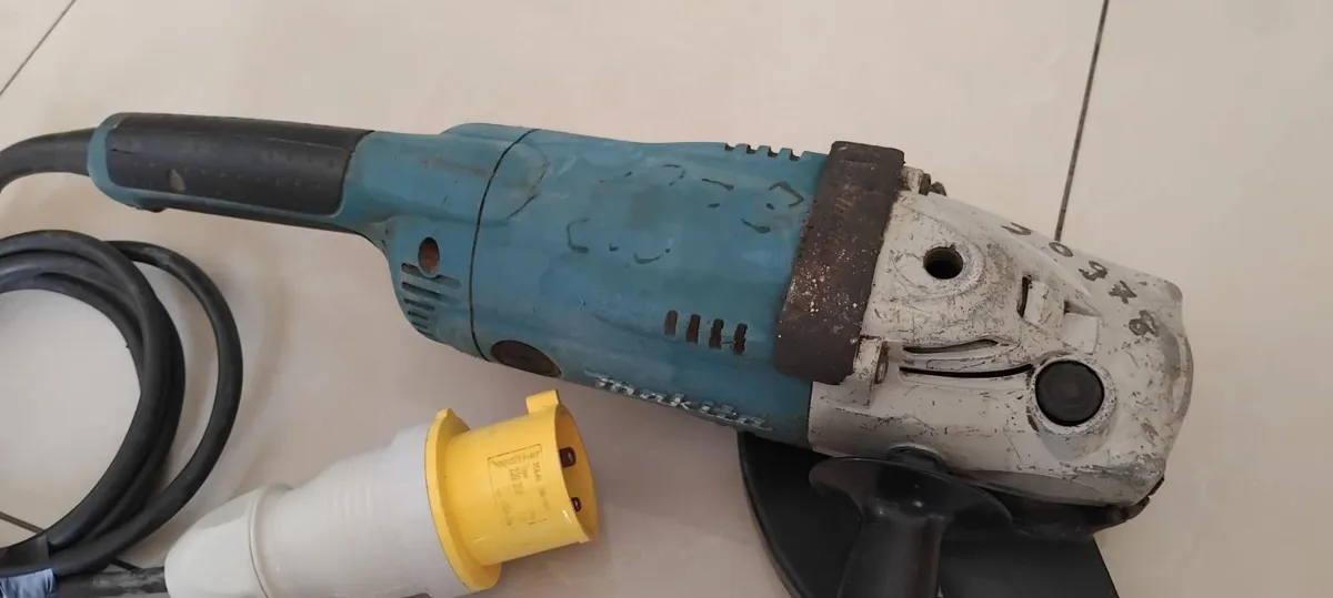 Makita GA9020 230mm 9" Angle Grinder 110v - Image 4