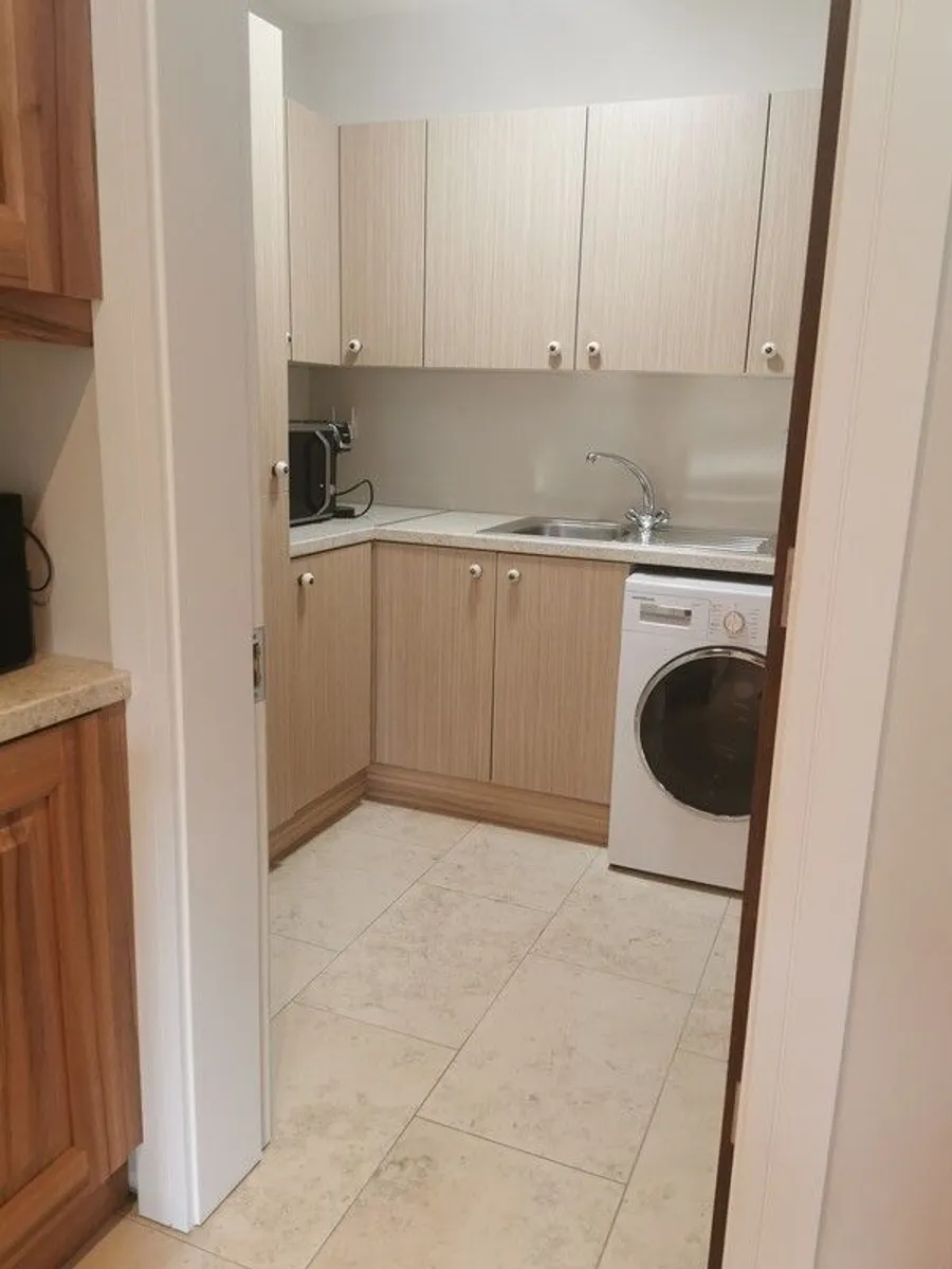 Utility room cabinets - Image 3