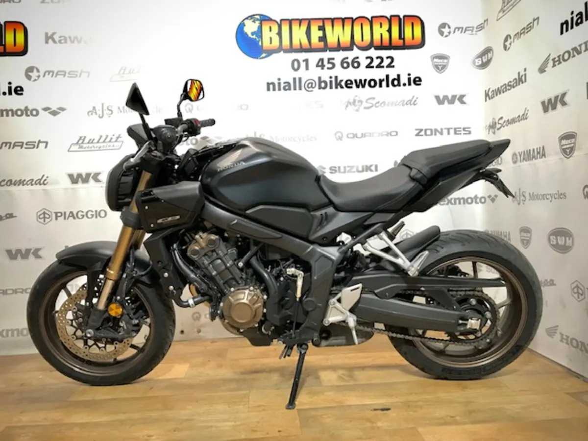 PRE-OWNED Honda CB650R E-Clutch 2025 - Image 3