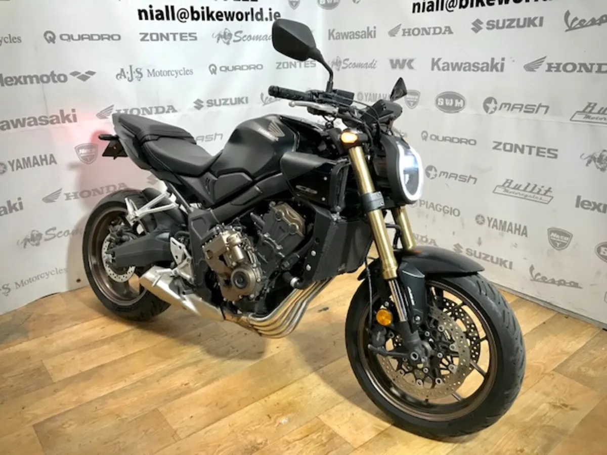 PRE-OWNED Honda CB650R E-Clutch 2025 - Image 2