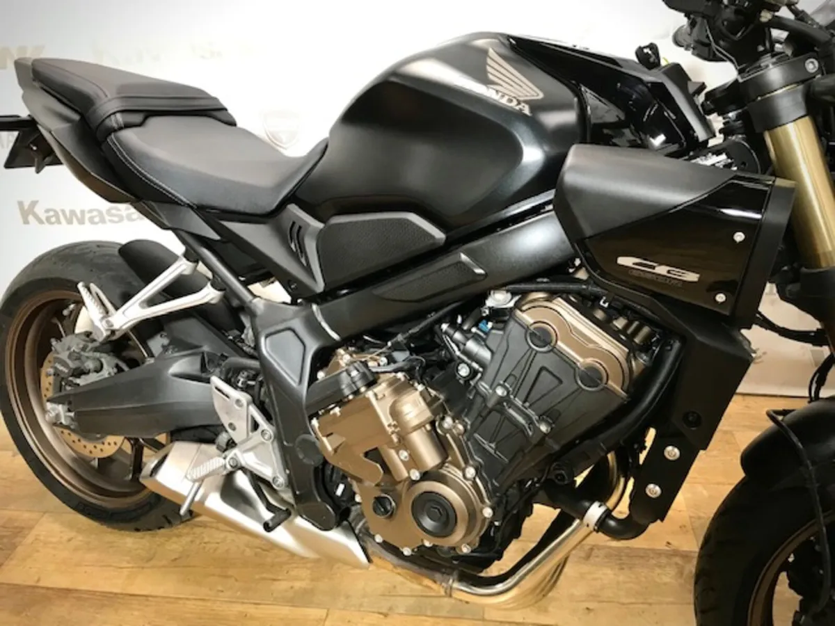 PRE-OWNED Honda CB650R E-Clutch 2025 - Image 4