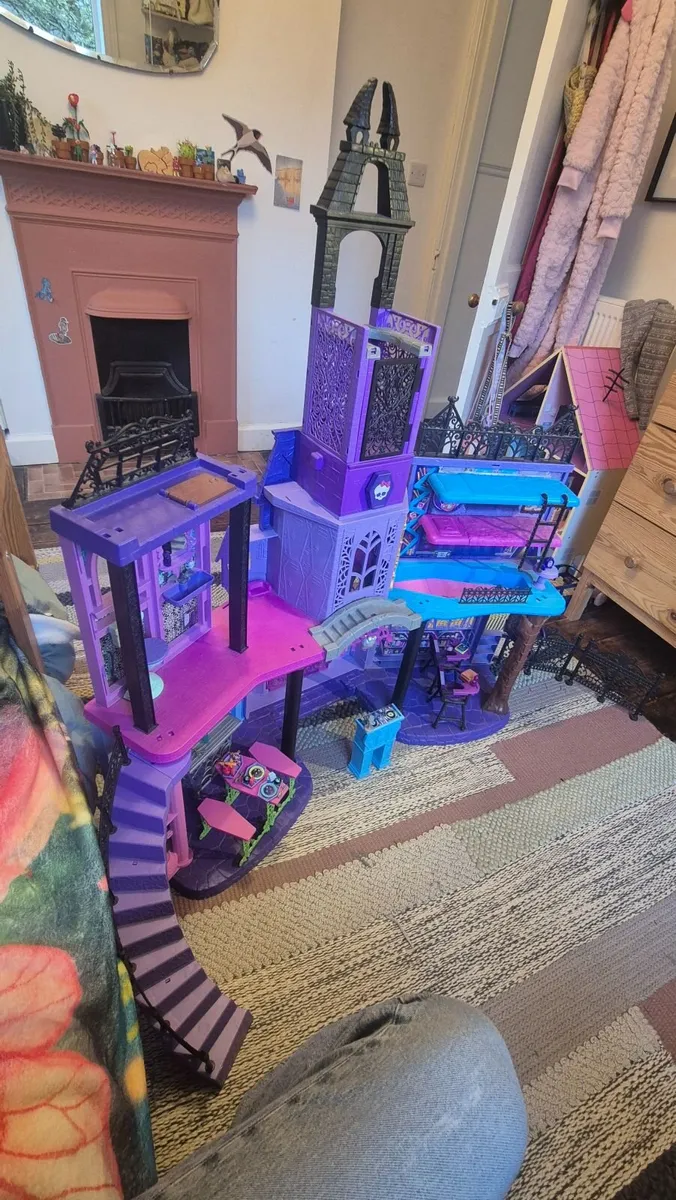 Monster High Haunted High School - Image 1