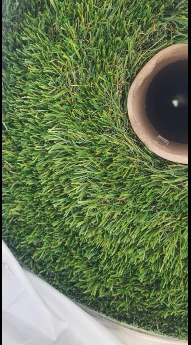 High Quality Artificial grass 1.2m X 5.3m - Image 1