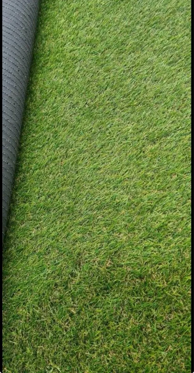 High Quality Artificial grass 1.2m X 5.3m - Image 2