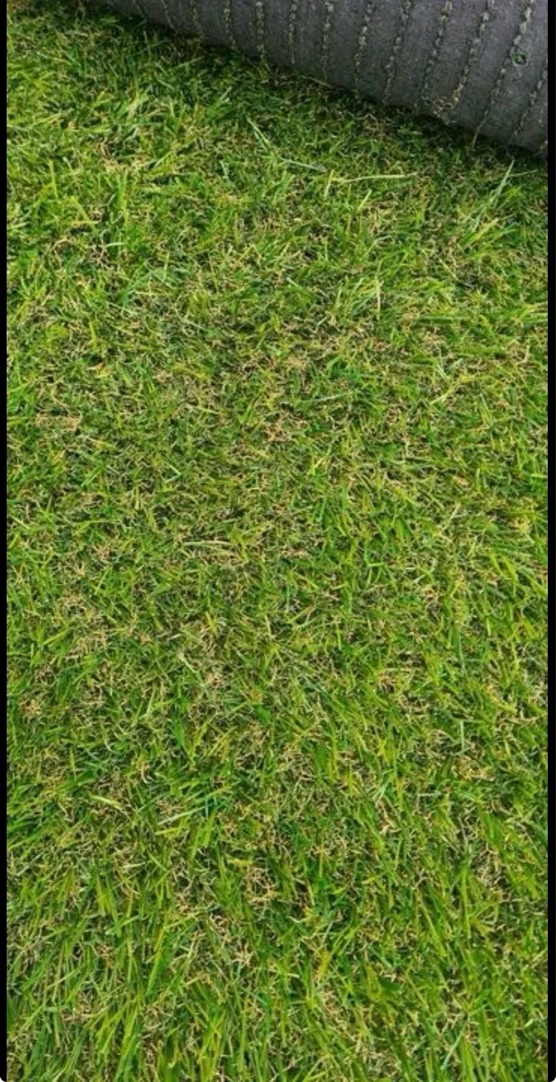 High Quality Artificial grass 1.2m X 5.3m - Image 3