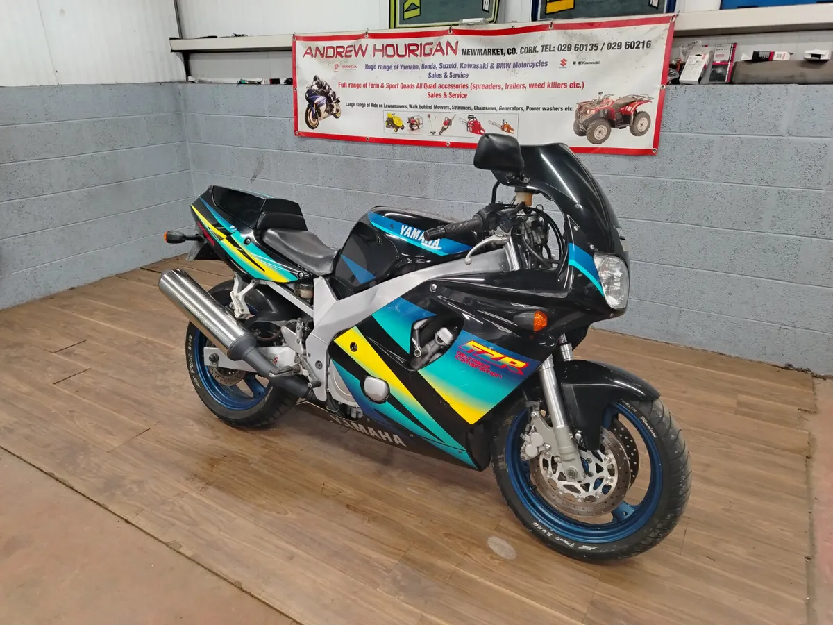 Yamaha FZR600 - Image 3